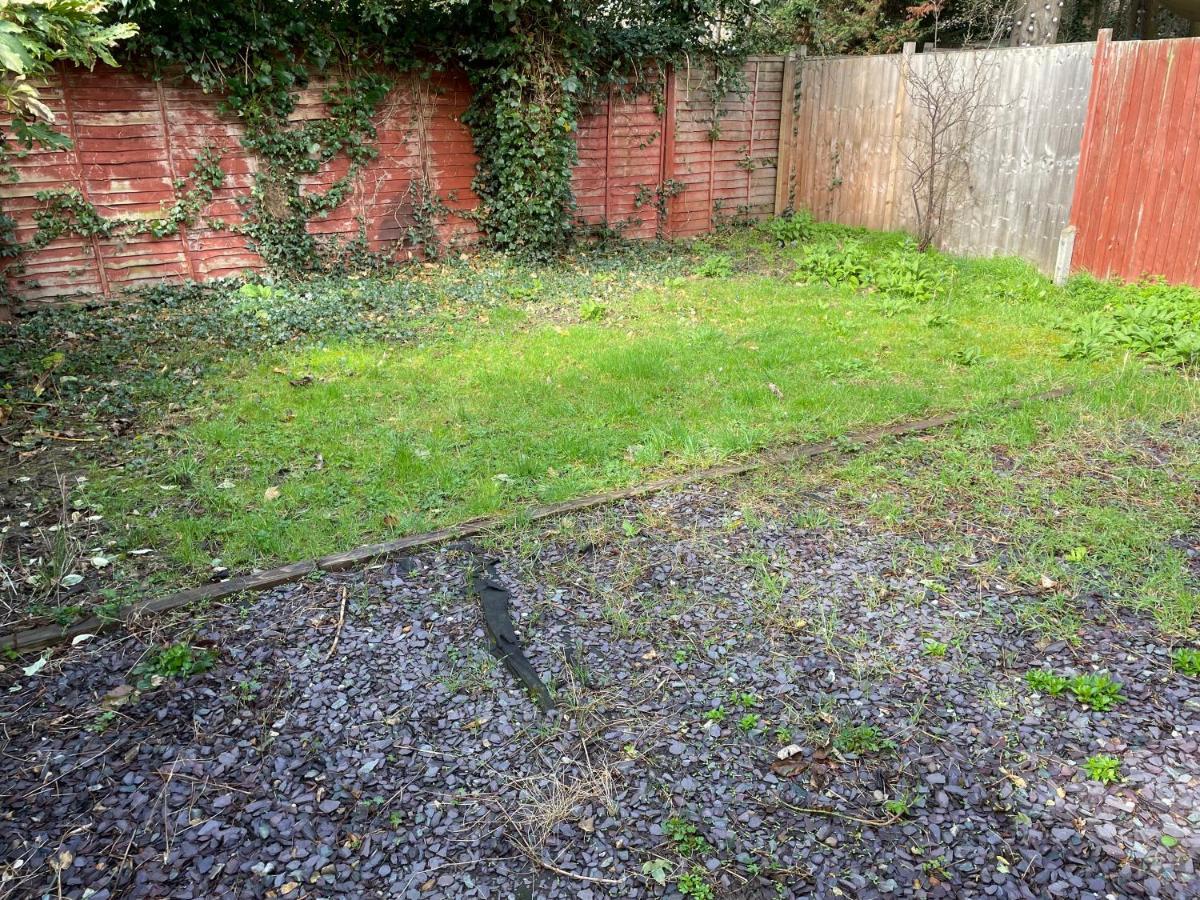 Super Convenient For Central London - Large 2 Double Bed Apartment 30 Seconds Walk To Platform Train Station And 19 Mins To London Waterloo Екстериор снимка